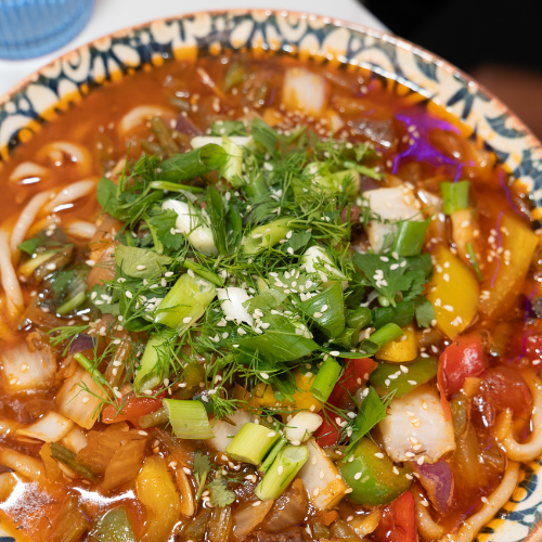 Lagman, nouilles sautées aux légumes et bœuf